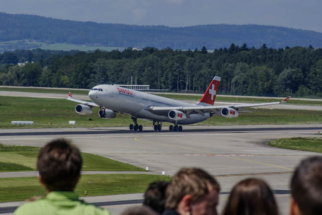 Airbus A340-300 — Zürich Airport (ZRH / LSZH)